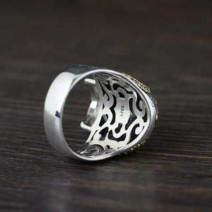 Keep werewolves at bay with this Sterling Silver skull ring.